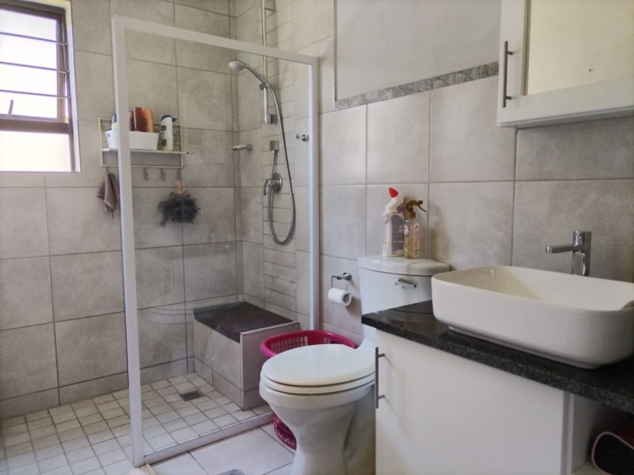 2 Bedroom Property for Sale in Waterval East North West
